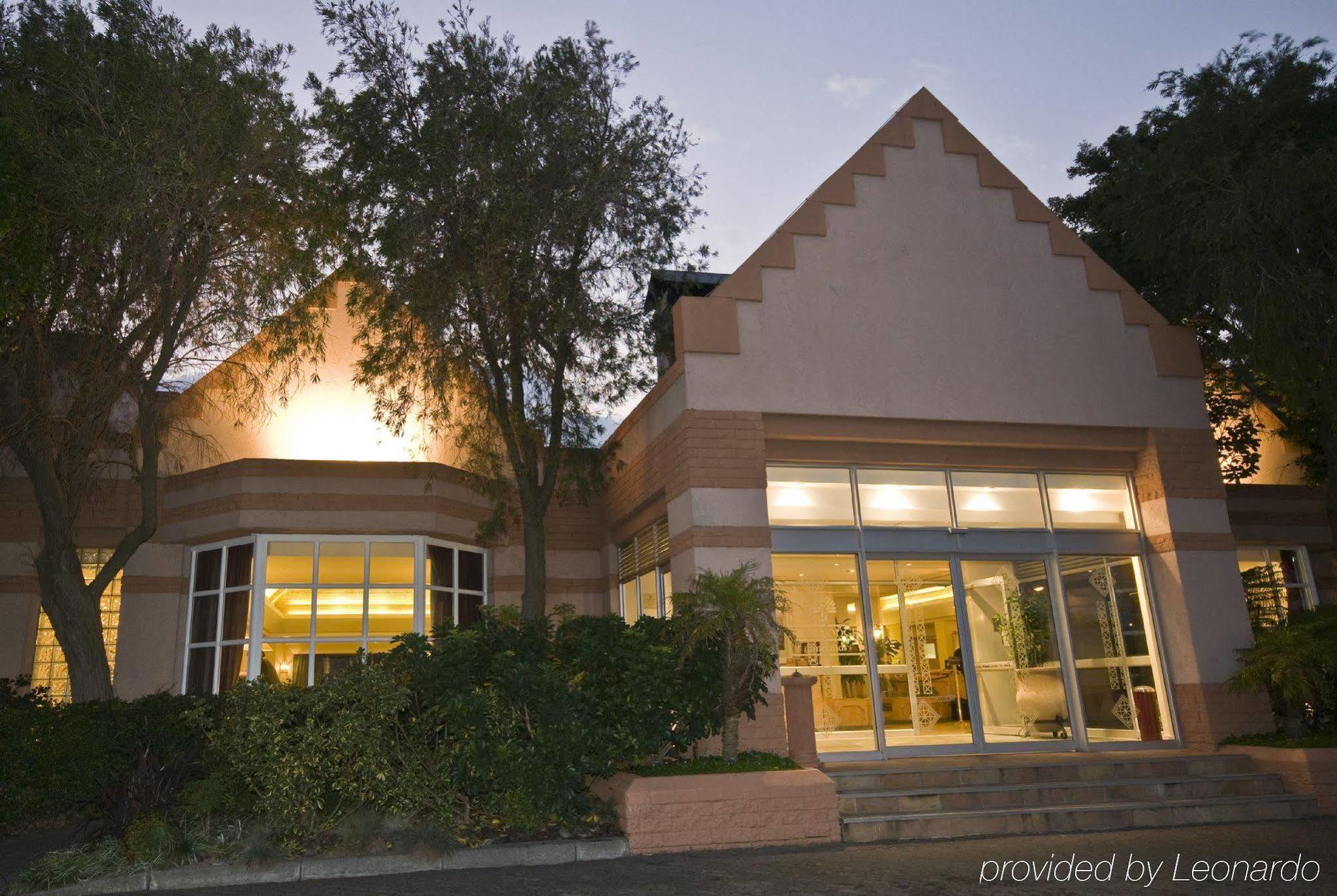 City Lodge Hotel Pinelands Cape Town Exterior photo